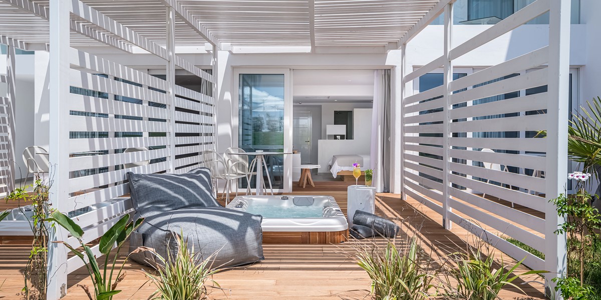 JUNIOR SUITE GARDEN VIEW WITH OUTDOOR JACUZZI