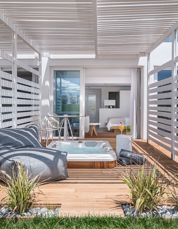 JUNIOR SUITE GARDEN VIEW WITH OUTDOOR JACUZZI