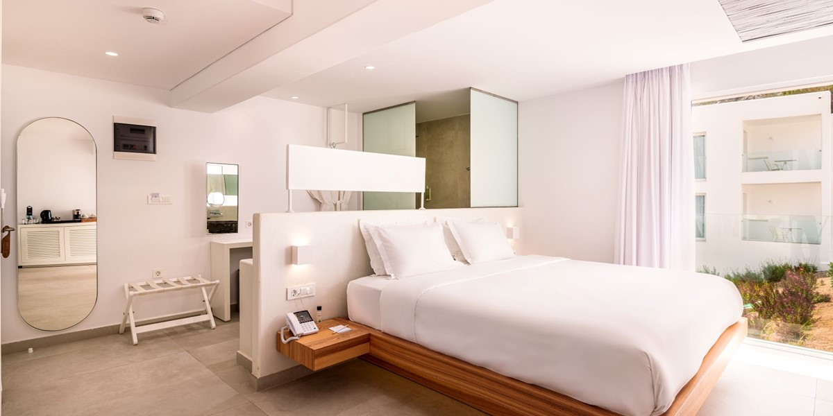 JUNIOR SUITE SEA VIEW WITH OUTDOOR JACUZZI